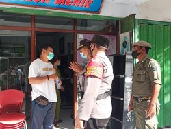 Satpol PP Denpasar Tutup Tempat Fitness-Salon Buat Kerumunan Saat PPKM Darurat
