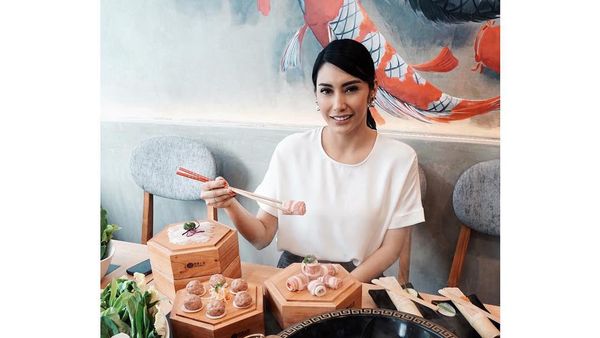 Cantiknya Tyas Mirasih Saat Berjemur dan Makan Hot Pot!