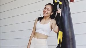10 Gaya Wulan Guritno Olahraga, Memesona dengan Body Goals di Usia 40