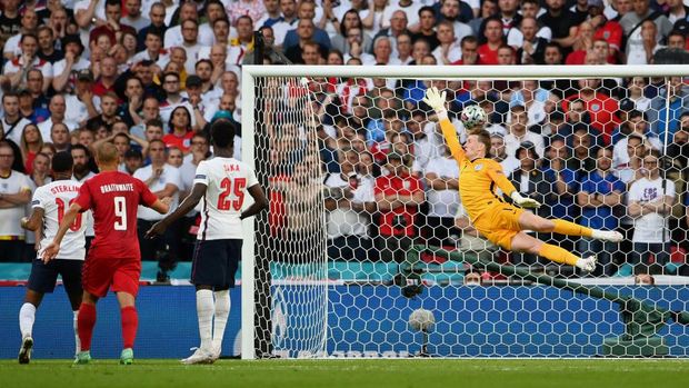 LONDON, ENGLAND - JULY 07: Jordan Pickford of England fails to save as Mikkel Damsgaard of Denmark (not pictured) scores their team's first goal from a free kick during the UEFA Euro 2020 Championship Semi-final match between England and Denmark at Wembley Stadium on July 07, 2021 in London, England. (Photo by Andy Rain - Pool/Getty Images)