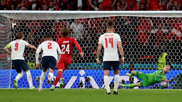 LONDON, ENGLAND - JULY 07: Harry Kane of England has a penalty saved by Kasper Schmeichel of Denmark, before he goes on to score the rebound for his teams second goal during the UEFA Euro 2020 Championship Semi-final match between England and Denmark at Wembley Stadium on July 07, 2021 in London, England. (Photo by Paul Ellis - Pool/Getty Images)