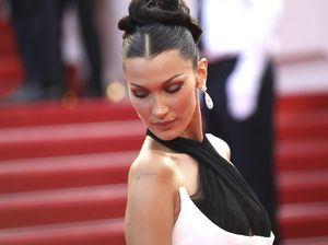 10 Gaya Seksi Bella Hadid Pamer Tato Bahasa Arab di Karpet Merah Cannes 10 Gaya Seksi Bella Hadid Pamer Tato Bahasa Arab di Karpet Merah Cannes