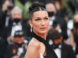 Sosok Pacar Baru Bella Hadid yang Pamer Ciuman di Instagram