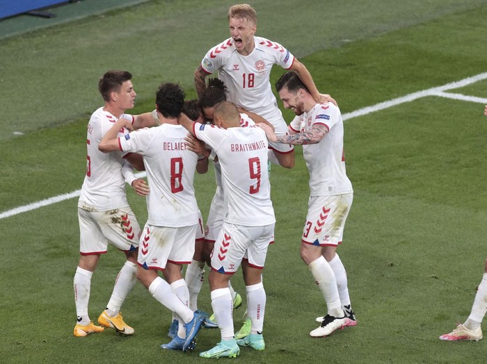 Pada setiap gelaran sepakbola hampir selalu ada tim-tim yang kurang dijagokan namun mampu berbicara banyak di atas rumput hijau, salah satunya Timnas Denmark.