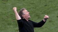 Langkah sang kuda hitam mesti terhenti saat bertemu Timnas Inggris di Wembley, Denmark memecah kebuntuan di menit 30 lewat sepakan bebas Mikkel Damsgaard. Hannah McKay - Pool/Getty Images.