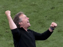 Langkah sang kuda hitam mesti terhenti saat bertemu Timnas Inggris di Wembley, Denmark memecah kebuntuan di menit 30 lewat sepakan bebas Mikkel Damsgaard. Hannah McKay - Pool/Getty Images.