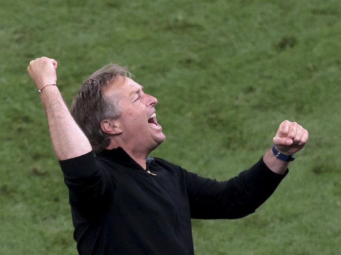 Pada setiap gelaran sepakbola hampir selalu ada tim-tim yang kurang dijagokan namun mampu berbicara banyak di atas rumput hijau, salah satunya Timnas Denmark.