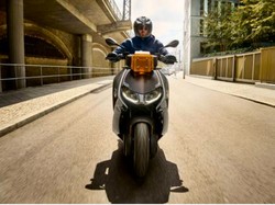 Skuter Listrik BMW CE 04 Akhirnya Meluncur