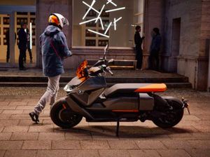 BMW CE 04 Skuter Listrik Bongsor dari Jerman