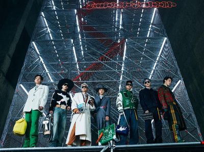 7 Potret Personel BTS Debut Jadi Model Koleksi Louis Vuitton 2021