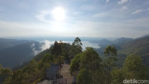 Potret Megah Danau Toba di Pagi Hari