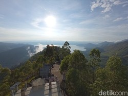 Luhut Ingin Wisata Domestik dan Premium Diperkuat