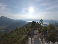 Magis! Selamat Pagi dari Bukit Tele di Danau Toba