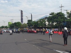 Giliran Bundaran Dolog A Yani Surabaya Ditutup Total PPKM Darurat Hari ke-6