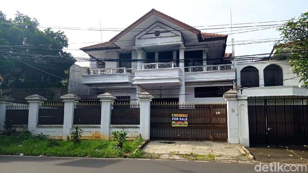 Rumah-rumah orang kaya atau tajir di kawasan elit seperti Pondok Indah dan Menteng dijual. Begini penampakan rumahnya.
