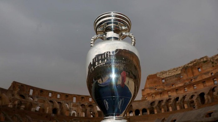 ROME, ITALY - JUNE 10:  2020 UEFA European Football Championship trophy cup is seen at the Colosseum during the FIGC UEFA Euro 2020 Opening Event on June 10, 2021 in Rome, Italy. (Photo by Franco Origlia/Getty Images)