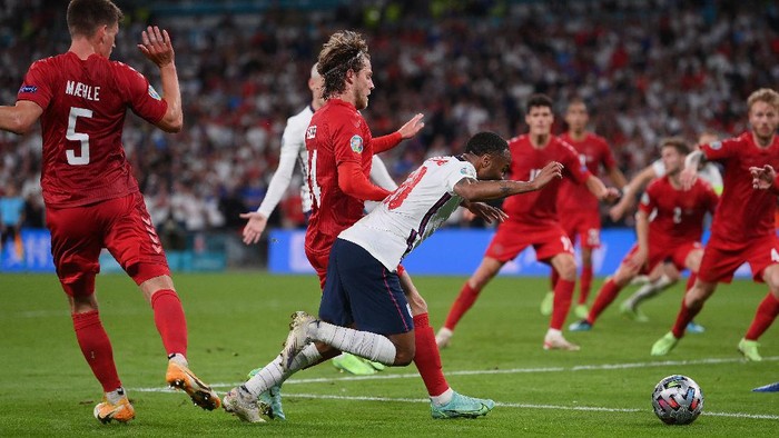 LONDON, ENGLAND - JULY 07: Raheem Sterling of England is fouled by Mathias Jensen of Denmark inside the penalty area, leading to England being awarded a penalty during the UEFA Euro 2020 Championship Semi-final match between England and Denmark at Wembley Stadium on July 07, 2021 in London, England. (Photo by Laurence Griffiths/Getty Images)