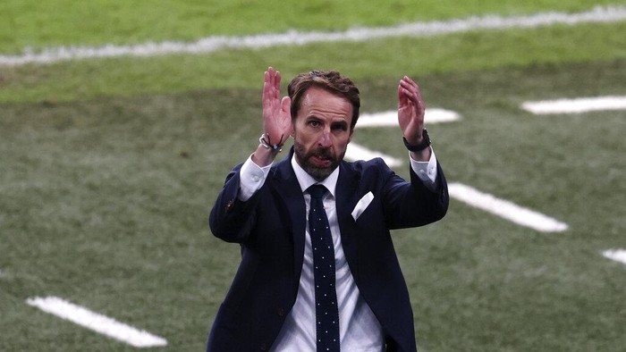 Englands manager Gareth Southgate applauds the fans at the end of the Euro 2020 soccer championship semifinal match between England and Denmark at Wembley stadium in London, Wednesday, July 7, 2021. England won 2-1. (Catherine Ivill/Pool Photo via AP)