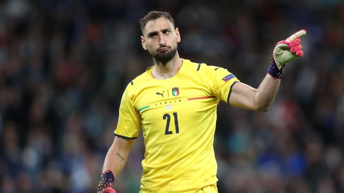 Gianluigi Donnarumma LONDON, ENGLAND - JULY 06: Gianluigi Donnarumma of Italy celebrates during the penalty shoot out during the UEFA Euro 2020 Championship Semi-final match between Italy and Spain at Wembley Stadium on July 06, 2021 in London, England. (Photo by Carl Recine - Pool/Getty Images)