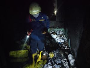 Gudang Vaksin COVID-19 di Jakpus Kebakaran, Diduga Korsleting Listrik Gudang Vaksin COVID-19 di Jakpus Kebakaran, Diduga Korsleting Listrik