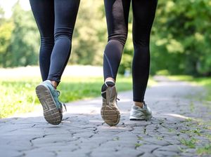 Mengapa Kita Bisa Berjalan Tanpa Berpikir? Ini Penjelasan Studinya Mengapa Kita Bisa Berjalan Tanpa Berpikir? Ini Penjelasan Studinya