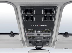 Interior Mobil Buatan Miliarder Inggris: Mirip Kokpit Pesawat, Aman Disemprot Air