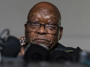 Eks Presiden Afrika Selatan Jacob Zuma Menyerahkan Diri ke Polisi Eks Presiden Afrika Selatan Jacob Zuma Menyerahkan Diri ke Polisi