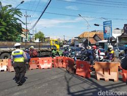 Penutupan Jalan Mastrip Masuk Surabaya Dikeluhkan Pengendara
