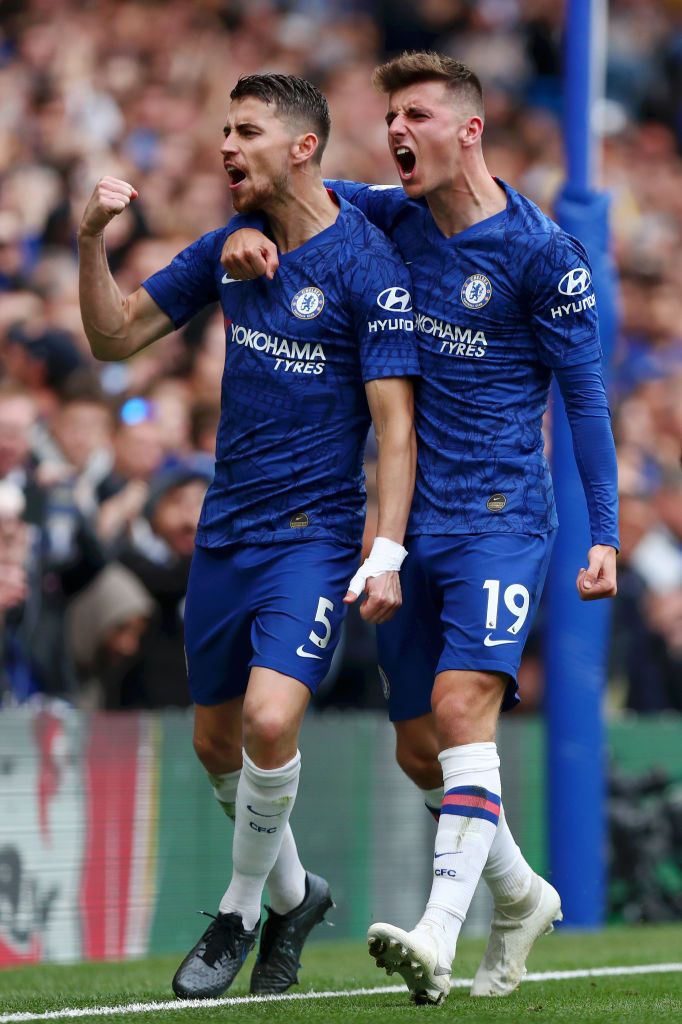 LONDON, ENGLAND - SEPTEMBER 28: Jorginho of Chelsea celebrates with teammate Mason Mount after scoring his team's first goal during the Premier League match between Chelsea FC and Brighton & Hove Albion at Stamford Bridge on September 28, 2019 in London, United Kingdom. (Photo by Dan Istitene/Getty Images)