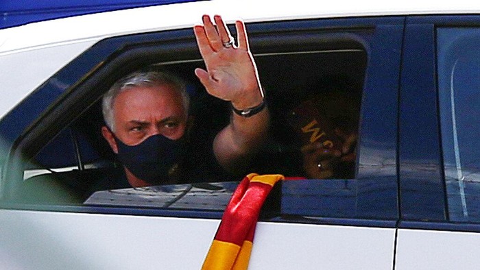 AS Roma new head coach Jose Mourinho salutes fans waiting outside Romes Ciampino airport upon his arrival in Rome Friday, July 2, 2021. Mourinho, that most outspoken of soccer coaches, will take over next season at Roma, the team with some of the most outspoken fans in Italy. (Cecilia Fabiano/LaPresse via AP)