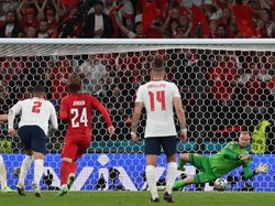 Euro 2020: Inggris Didenda Rp 516 Juta gegara Fans Laser Kiper Denmark