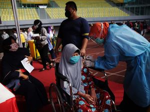 Banyak Hoax Bikin Vaksinasi COVID-19 di Riau Rendah