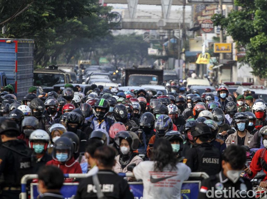 Terhalang Penyekatan, Jalan Margonda Arah Jakarta Padat Kendaraan Terhalang Penyekatan, Jalan Margonda Arah Jakarta Padat Kendaraan
