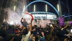 Bikin Merinding, Ribuan Fans Inggris Berkerumun di Tengah Pandemi