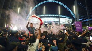 Bikin Merinding, Ribuan Fans Inggris Berkerumun di Tengah Pandemi