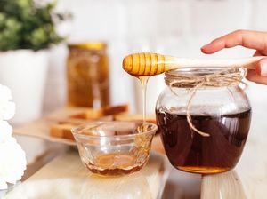 7 Mitos Madu yang Populer dan Dipercaya, Ini Fakta Sebenarnya 7 Mitos Madu yang Populer dan Dipercaya, Ini Fakta Sebenarnya
