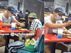 Mulia! Pria Ini Suapi Makan Penjual Tisu Penyandang Disabilitas yang Tak Berdaya