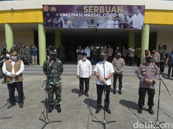 Pemerintah Targetkan Vaksinasi di Jabar 200 Ribu Orang Sehari