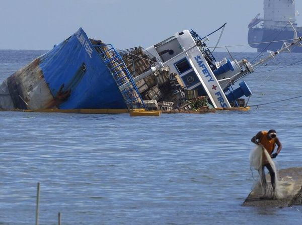 Penampakan Kapal Kargo yang Jadi Korban Tabrakan di Teluk Manila