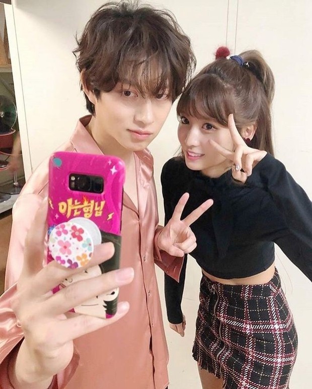 Potret Heechul Super Junior dan Momo Twice (foto: instagram.com/mochul_couple)