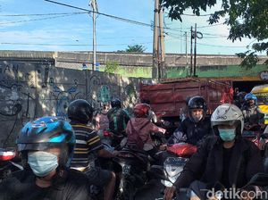 Bundaran Waru Arah Surabaya Ditutup, Jalan Tikus Macet Bundaran Waru Arah Surabaya Ditutup, Jalan Tikus Macet