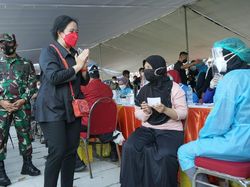 Dikunjungi Puan Maharani, Vaksinasi di Stadion Tambaksari Tetap Berjalan Lancar
