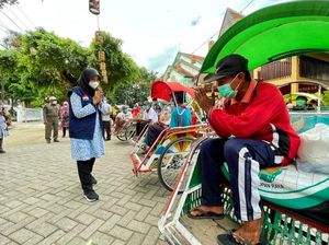 Ribuan Paket Sembako Dibagikan ke Karyawan, PKL,Tukang Becak di Banyuwangi