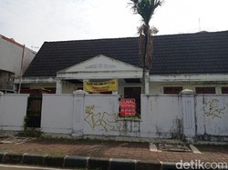 Tak Cuma yang Mewah, Rumah Tua Tak Terawat Juga Dijual di Menteng