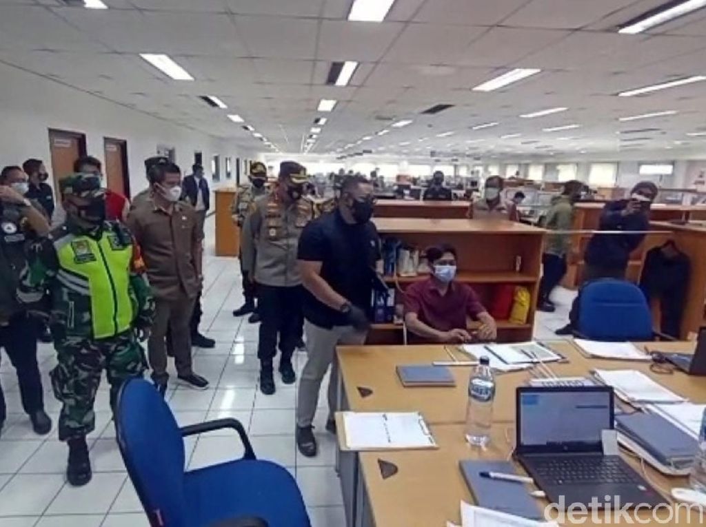 Langgar PPKM Darurat, Pengelola Pabrik Garmen Sukabumi Akan Sidang Yustisi Langgar PPKM Darurat, Pengelola Pabrik Garmen Sukabumi Akan Sidang Yustisi