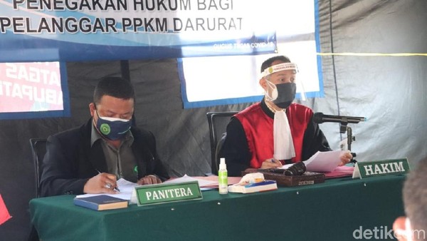 Sidang Pelanggar PPKM Darurat di Garut