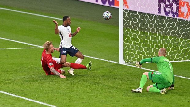 Soccer Football - Euro 2020 - Semi Final - England v Denmark - Wembley Stadium, London, Britain - July 7, 2021 Denmark's Simon Kjaer scores an own goal and England's first Pool via REUTERS/Justin Tallis