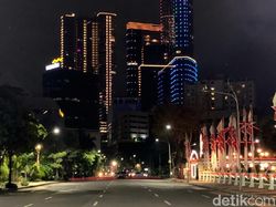 Sunyi Sepi Jalanan Kota Surabaya di Kala PPKM Darurat