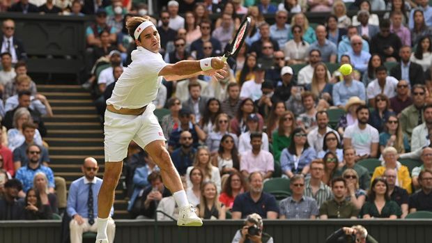 Tennis - Wimbledon - All England Lawn Tennis and Croquet Club, London, Britain - July 7, 2021  Switzerland's Roger Federer in action during his quarter final match against Poland's Hubert Hurkacz REUTERS/Toby Melville