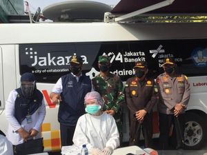 Asyik...Anies Siapkan Mobil Vaksin Keliling di Jakarta Asyik...Anies Siapkan Mobil Vaksin Keliling di Jakarta